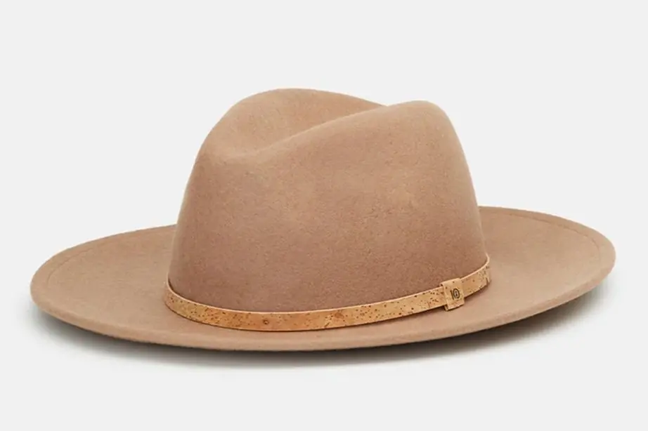 A tan festival hat from Tentree for a sustainable capsule wardrobe accessory