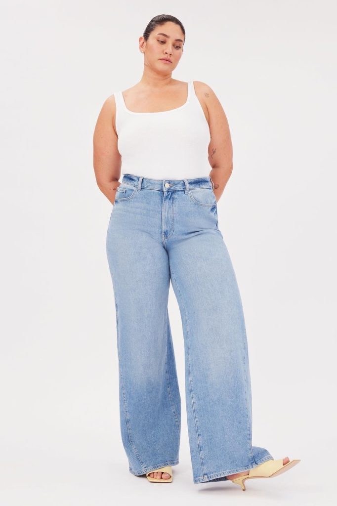 a curvy woman wearing a pair of light colored affordable sustainable jeans from warp + weft