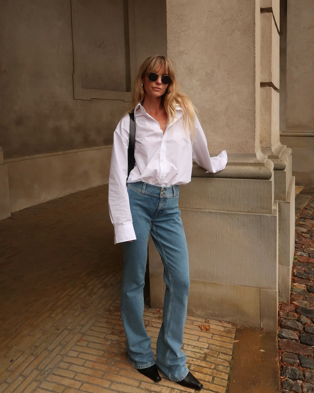 woman wearing flare jeans with white button-down shirt
