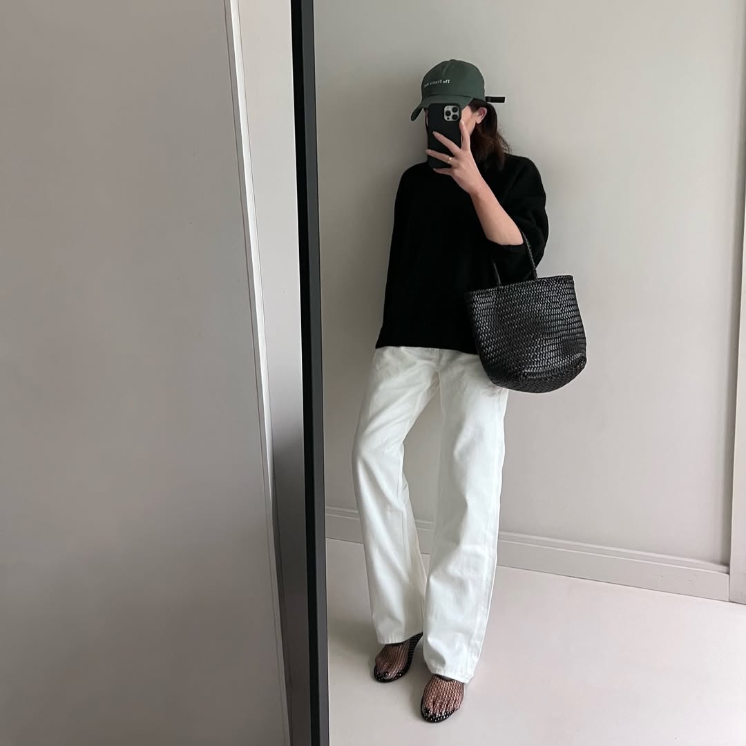 woman wearing ballet flats with white pants summer 2025