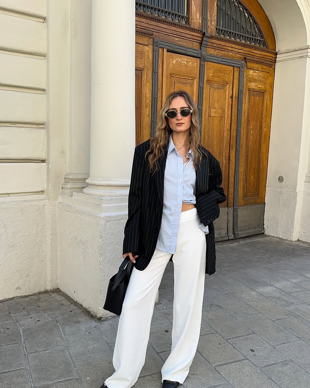 woman wearing ballet flats with white pants summer 2025