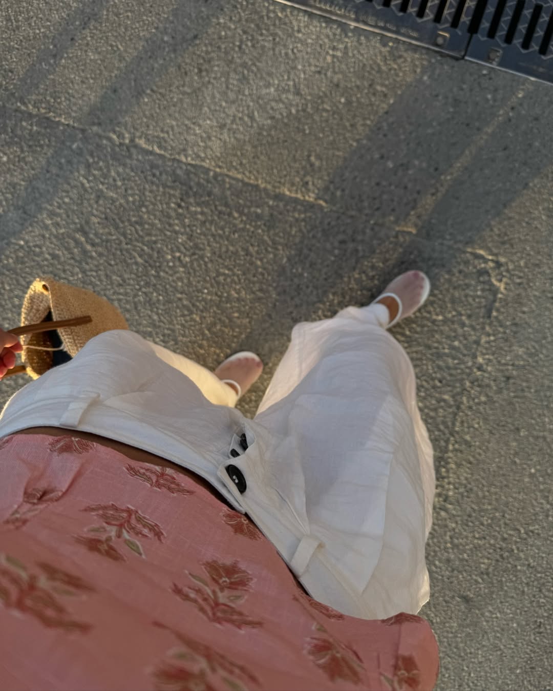 woman wearing ballet flats with white pants summer 2025