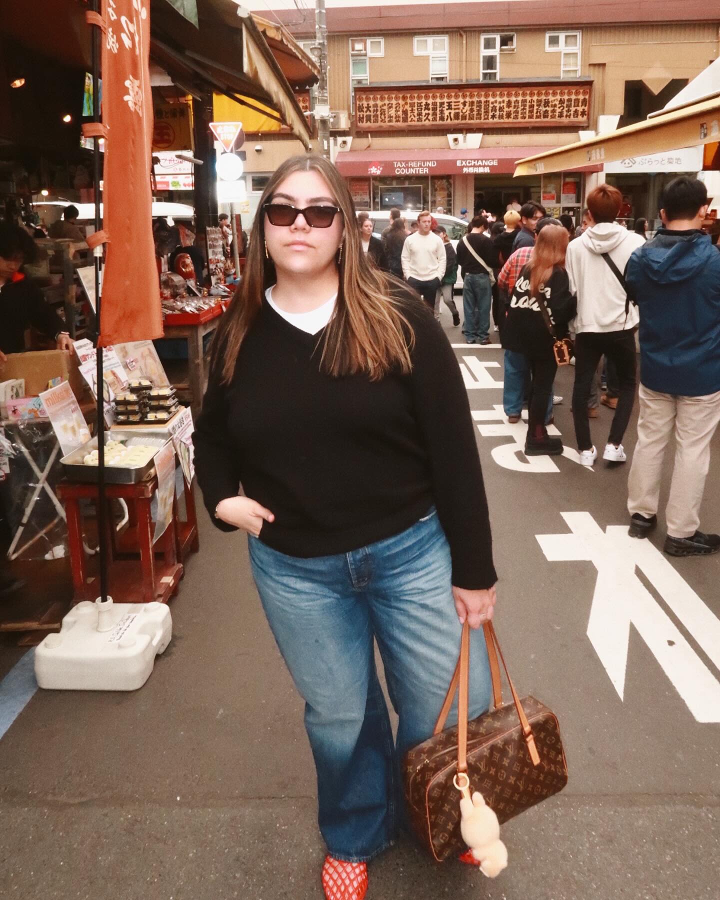 Woman wearing jelly sandals outfit