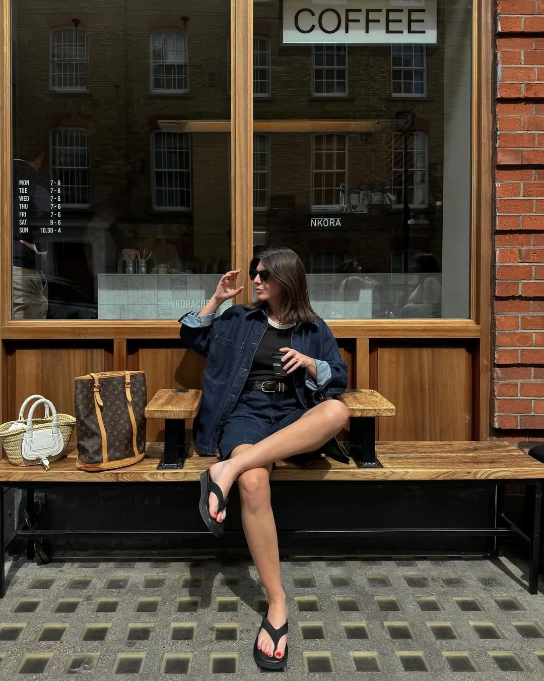 Woman wearing spring outfit with flip flops.