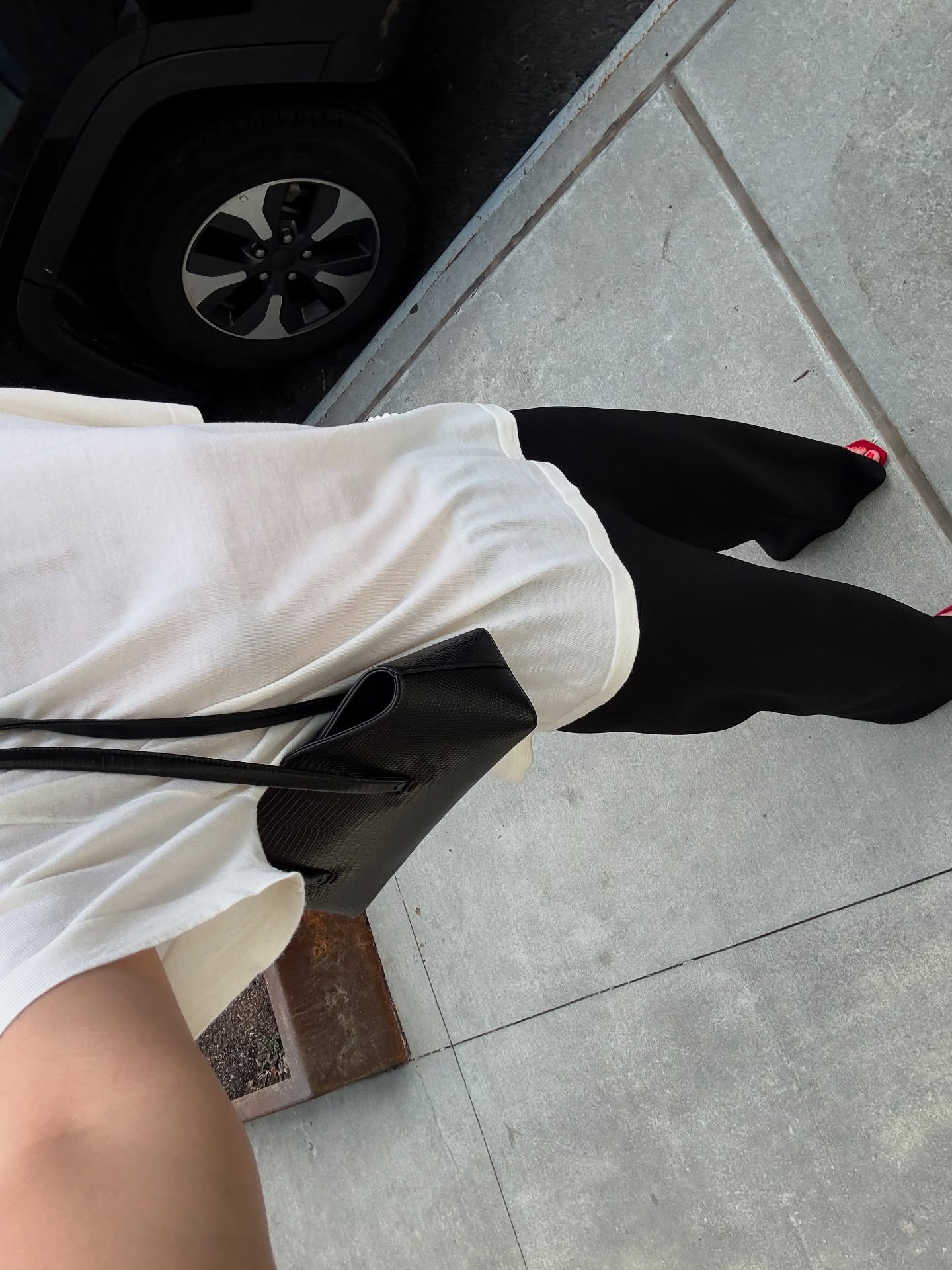 @mimixn wearing a white T-shirt, black pants, and red shoes.