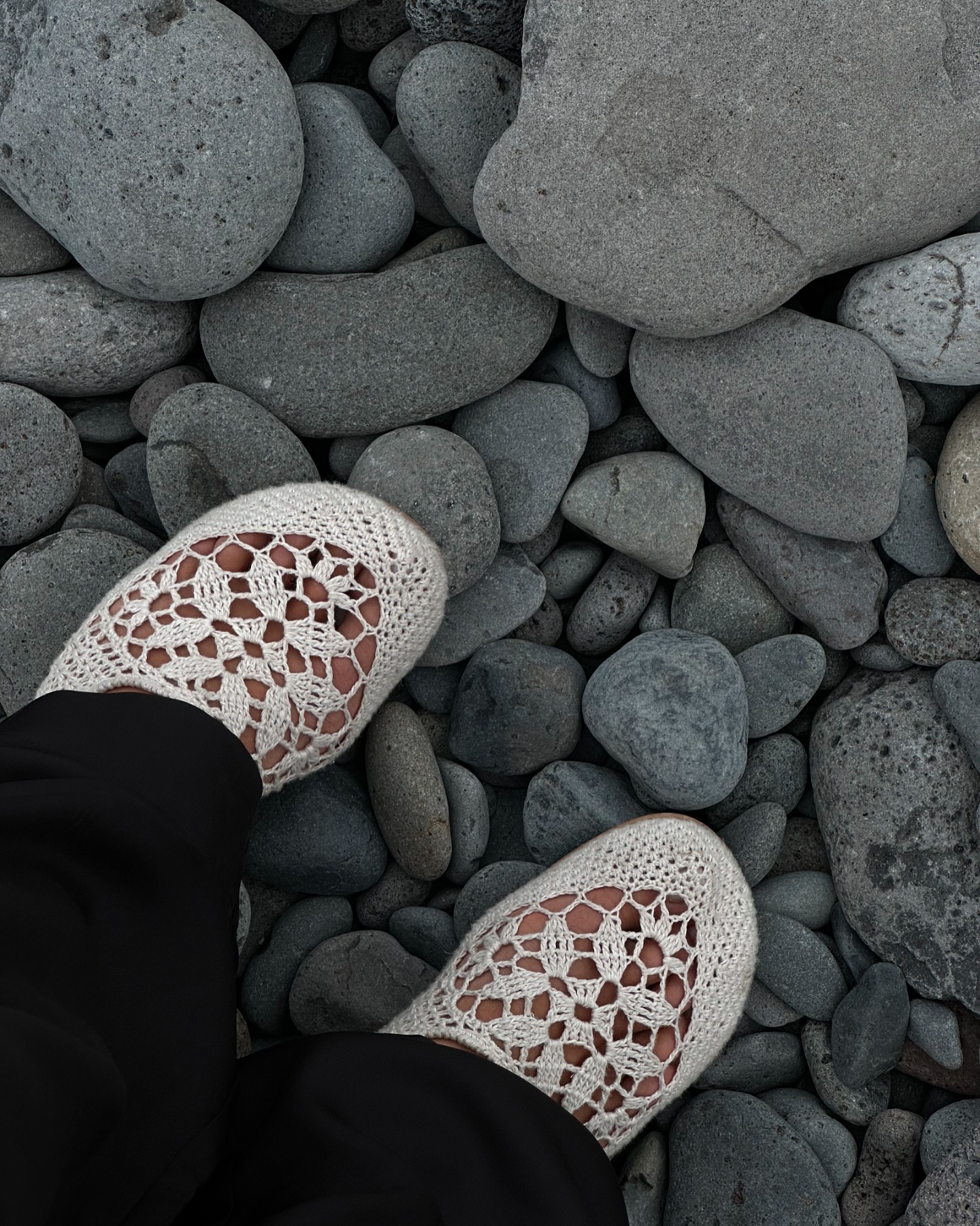 Debora Rosa in crochet flats