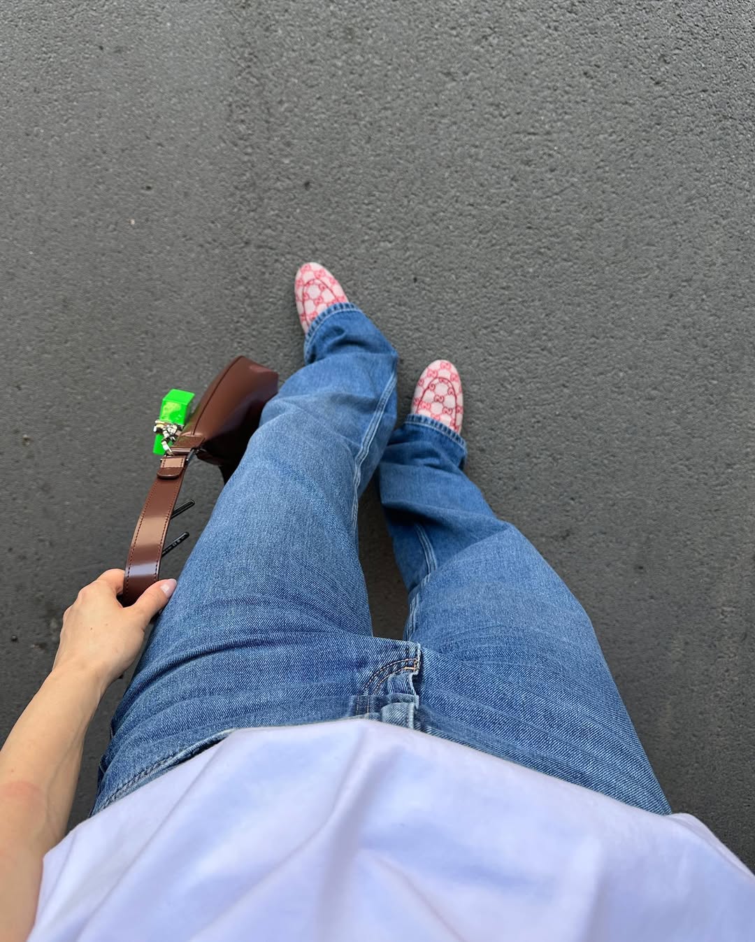 Woman wearing vintage jeans with white t shirt and cool bag.