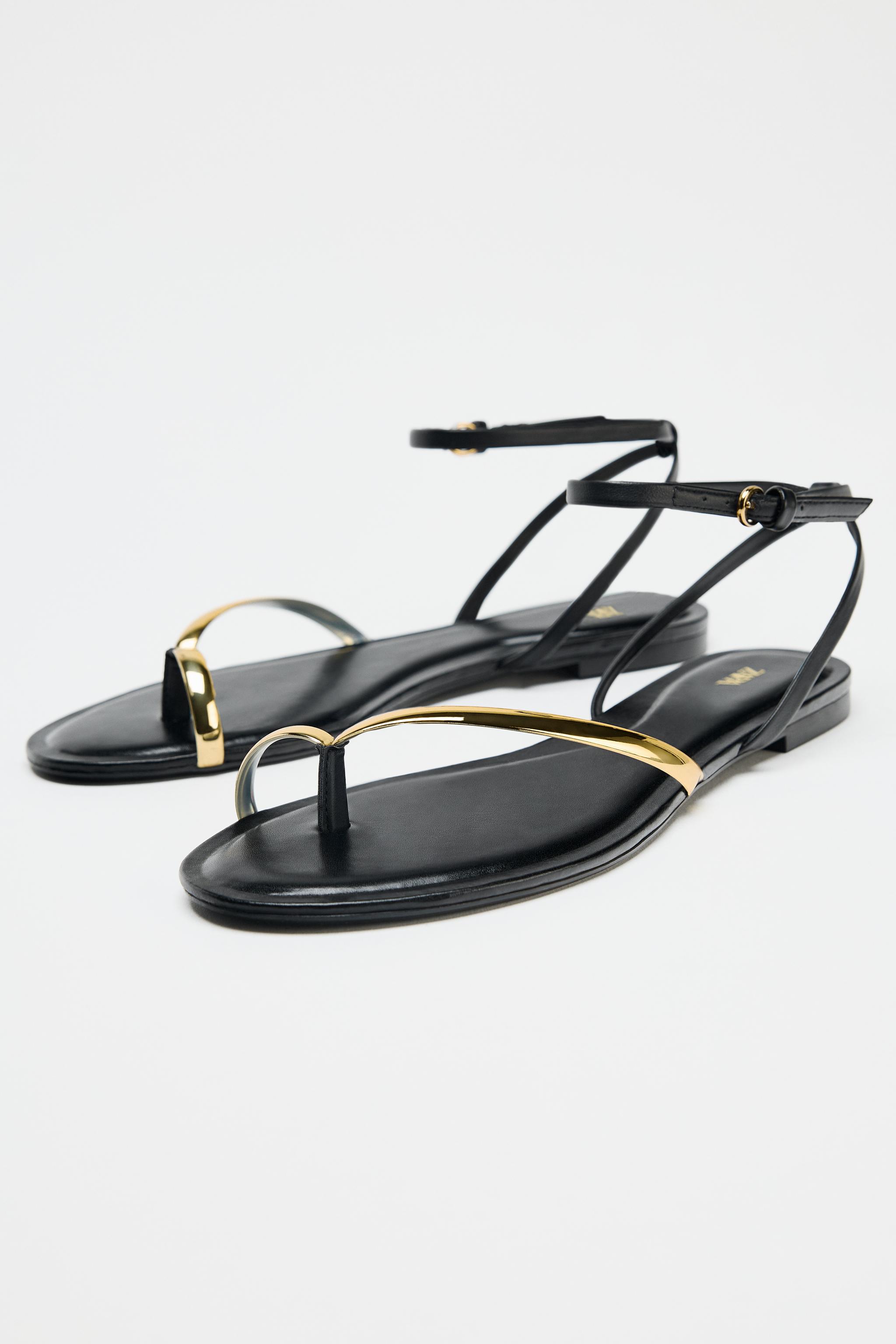 Flat Sandals With Detail
