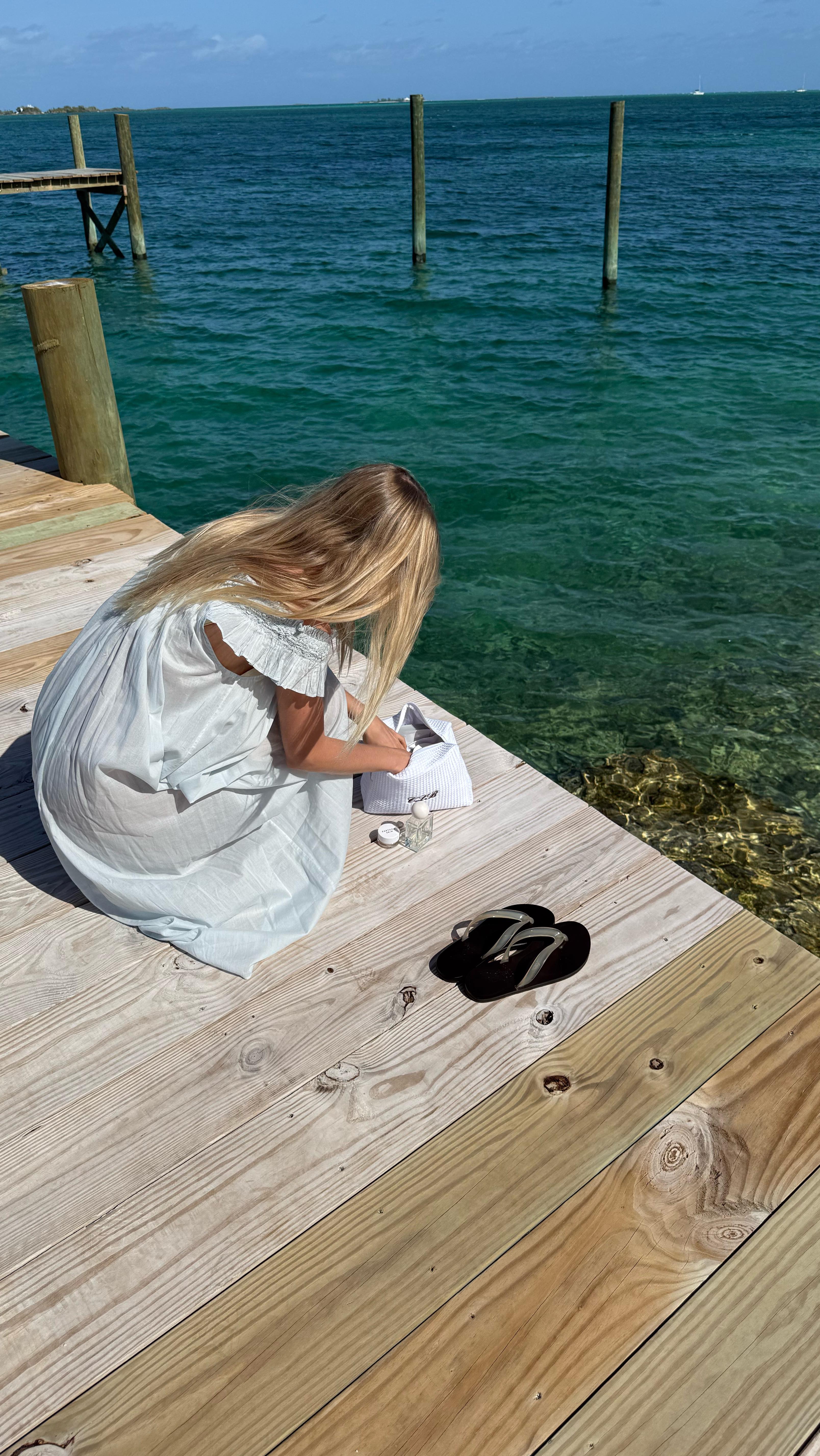 An image of @caitlinburnhamm wearing jelly flip flops, one of the biggest summer accessories.