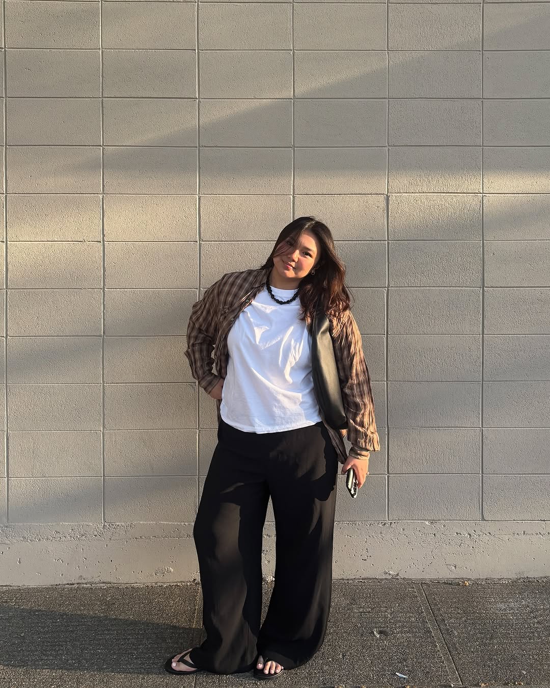 Woman wearing trouser pants and flip flops summer 2025.