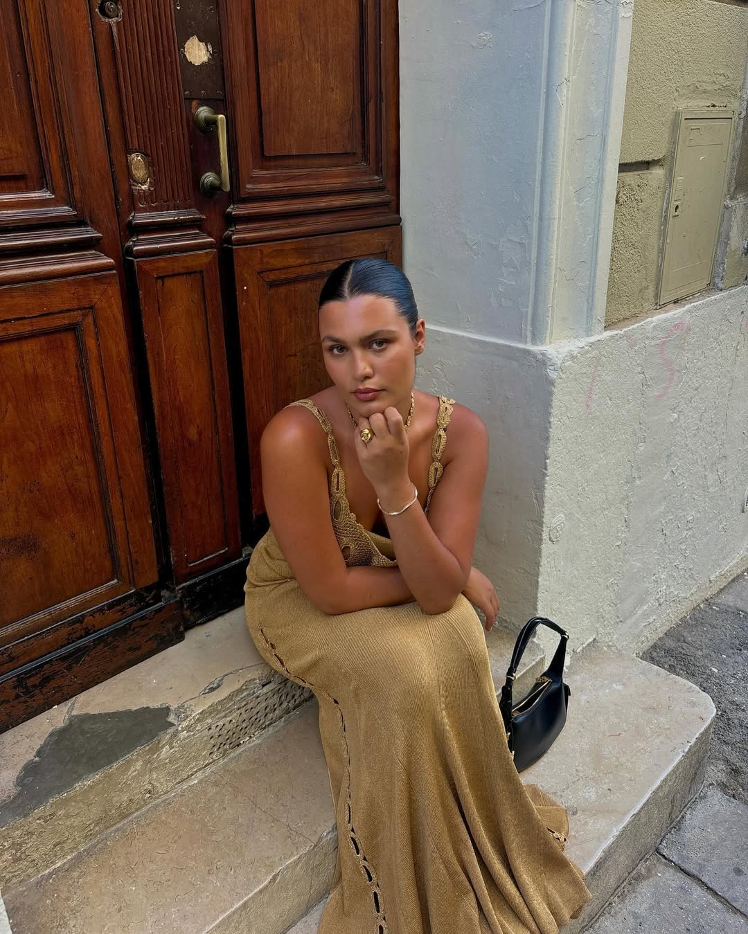 Woman wearing camel-colored outfit summer 2025.