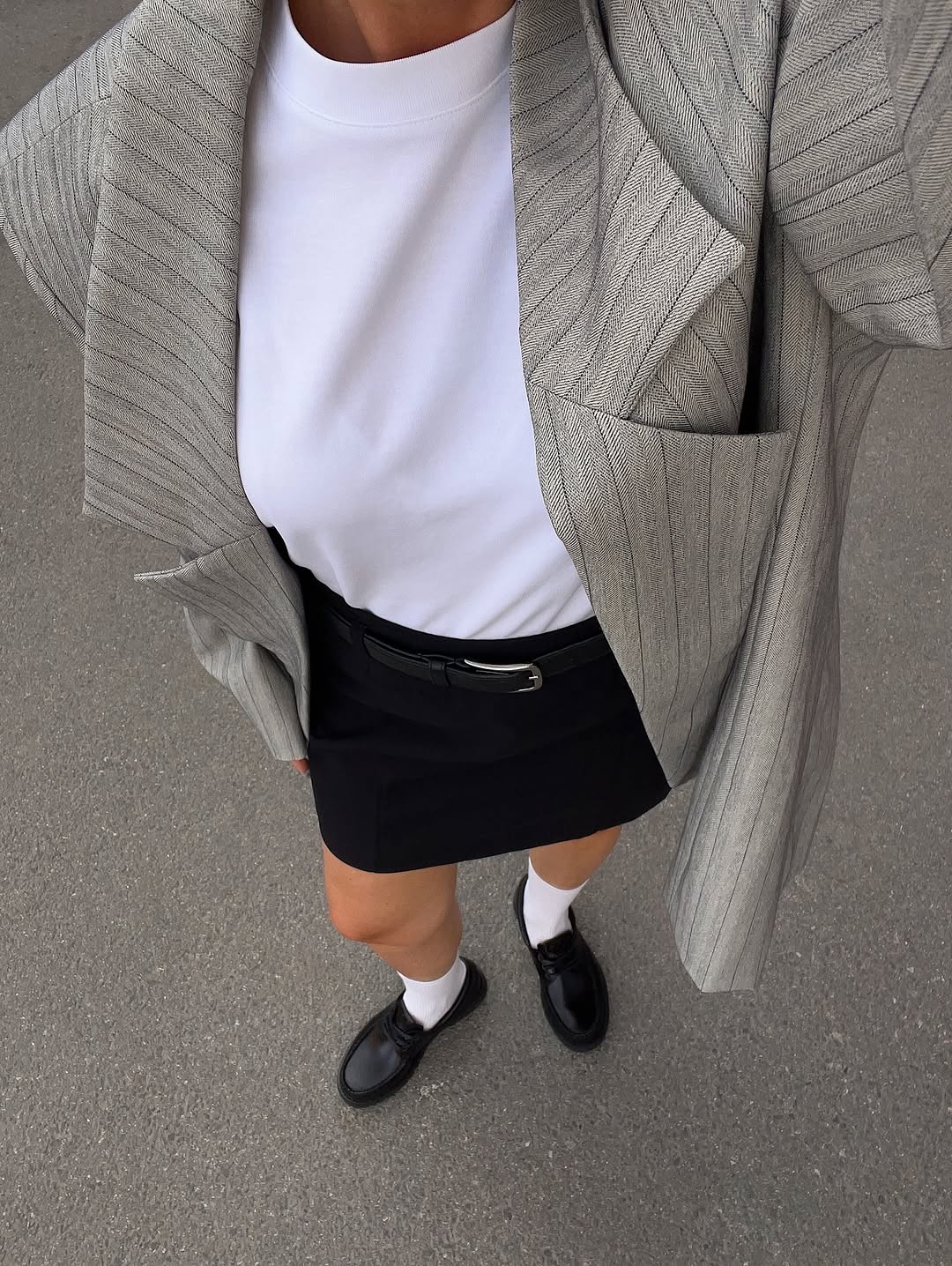 woman wearing fall loafer outfit idea 2025