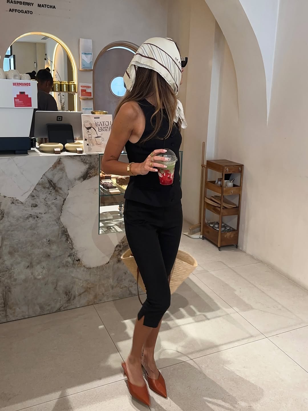 woman wearing capris early fall 2025 fashion trends