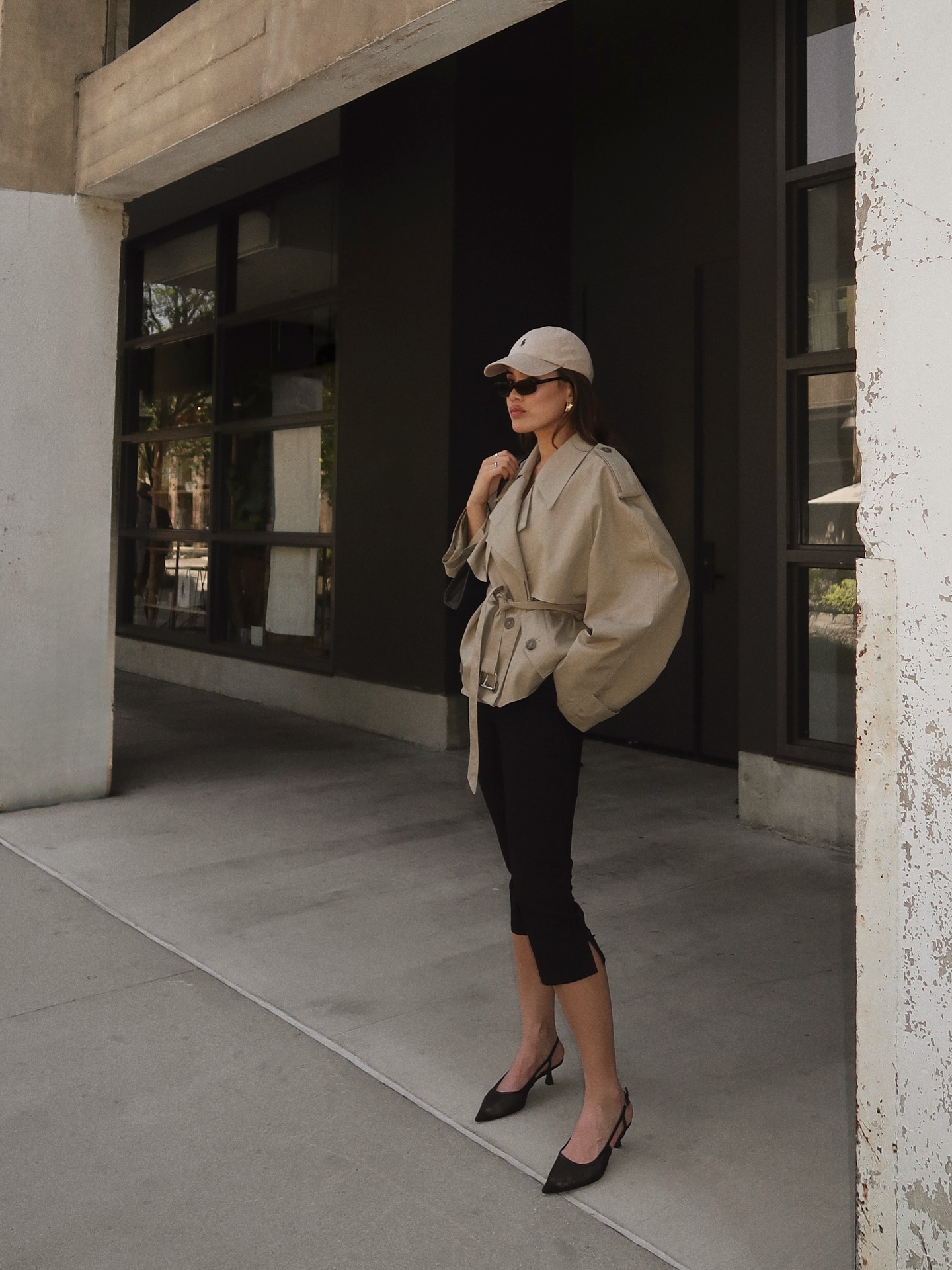 woman wearing capris early fall 2025 fashion trends