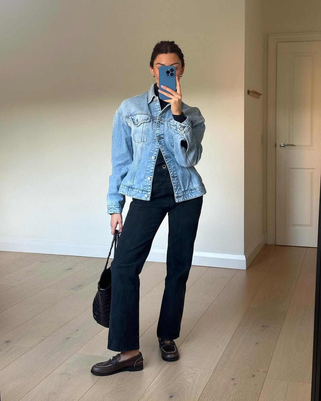 woman wearing fall loafer outfit idea 2025