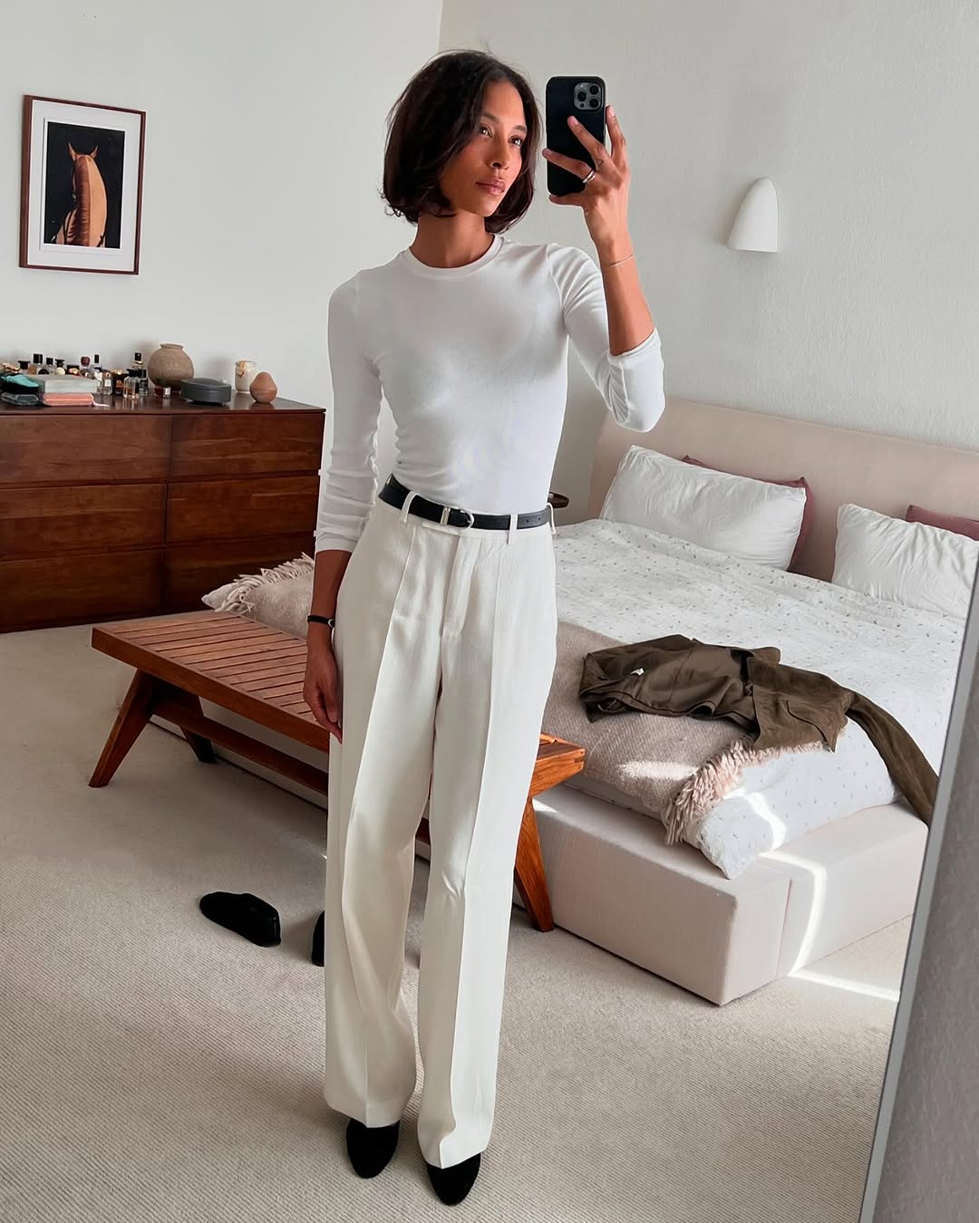 woman wearing white trousers black belt fall outfits 2025
