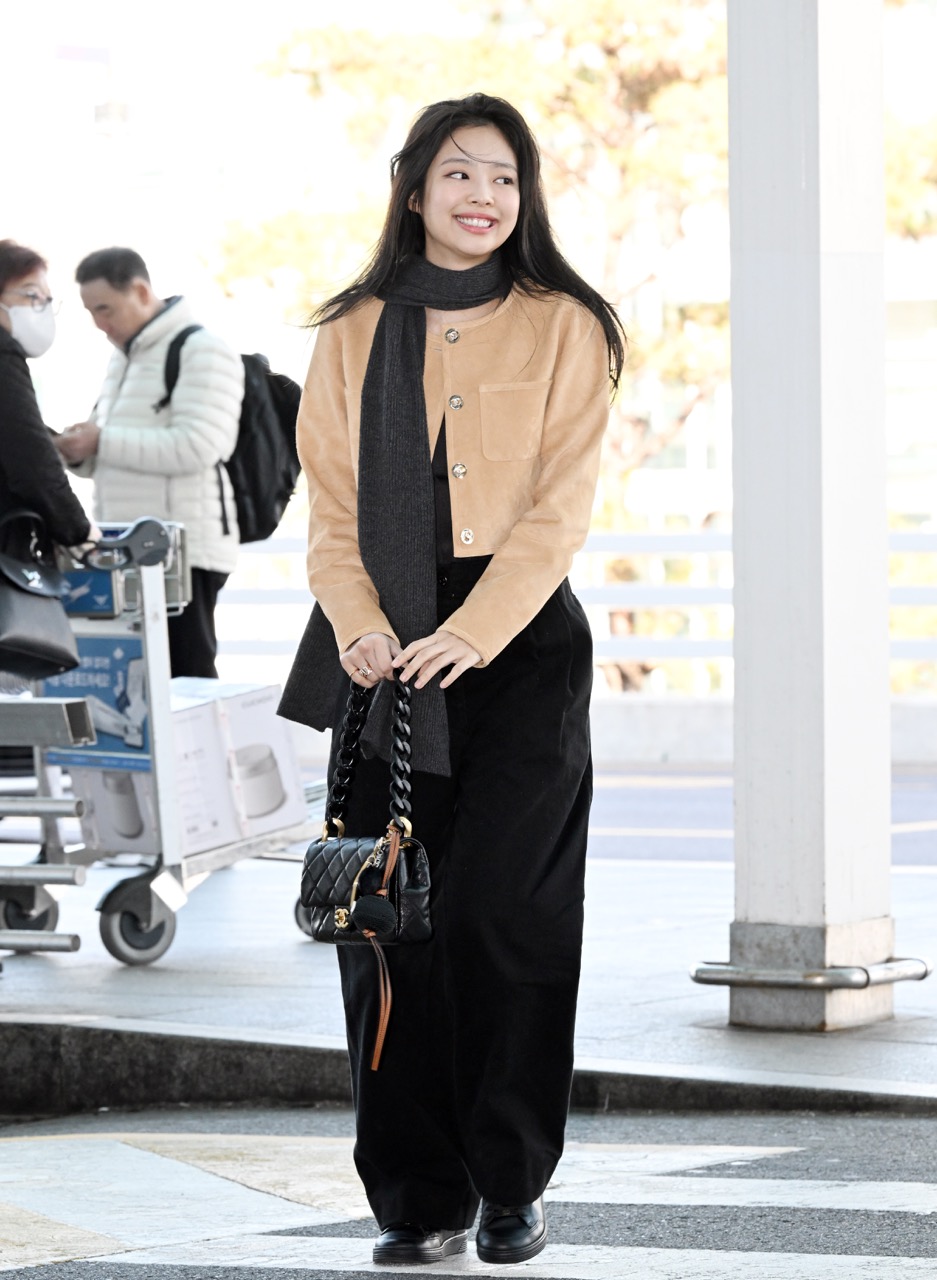 Jennie Kim airport outfit