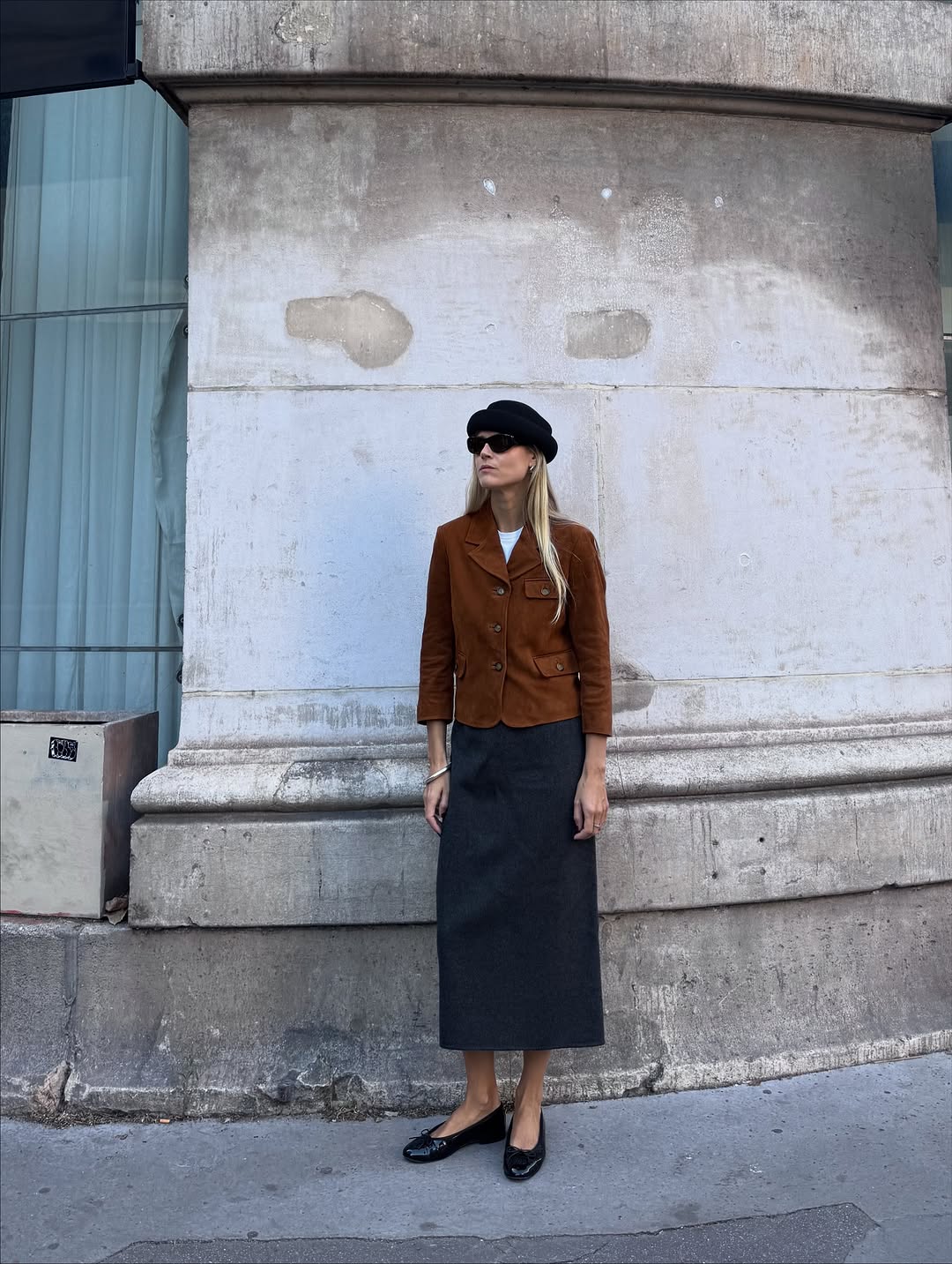 woman wearing fall ballet flats outfit 2025