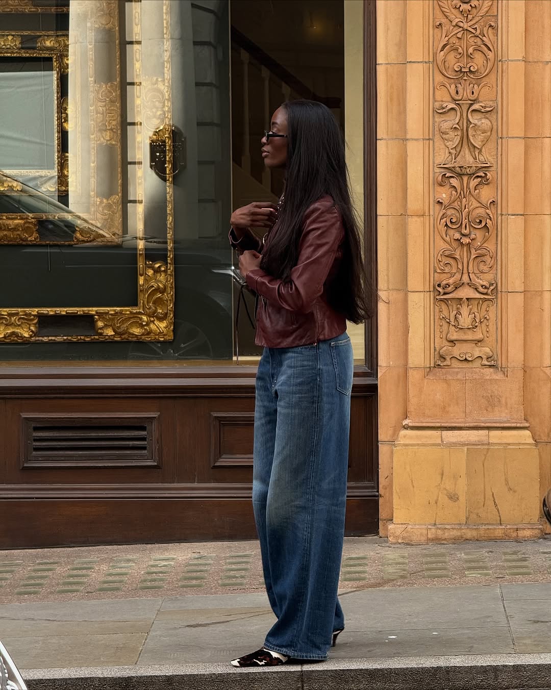 woman wearing best fall denim outfit november 2025