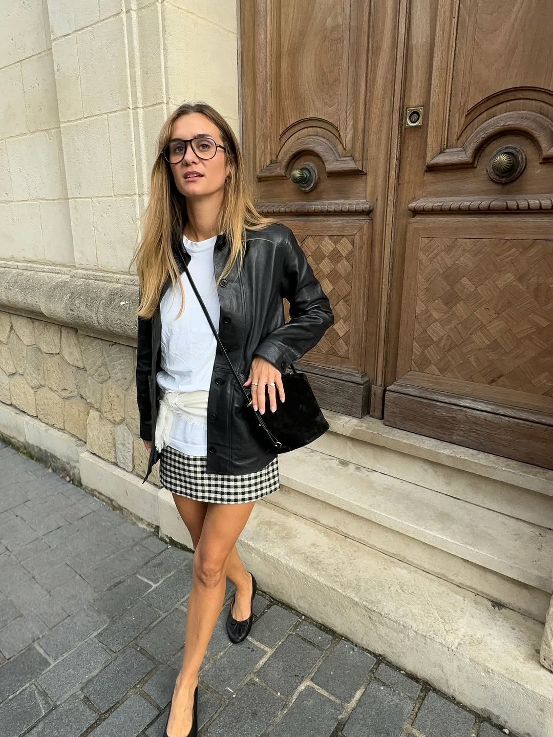 woman wearing fall ballet flats outfit 2025