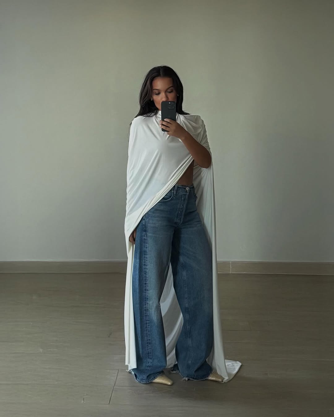 woman wearing best fall denim outfit november 2025