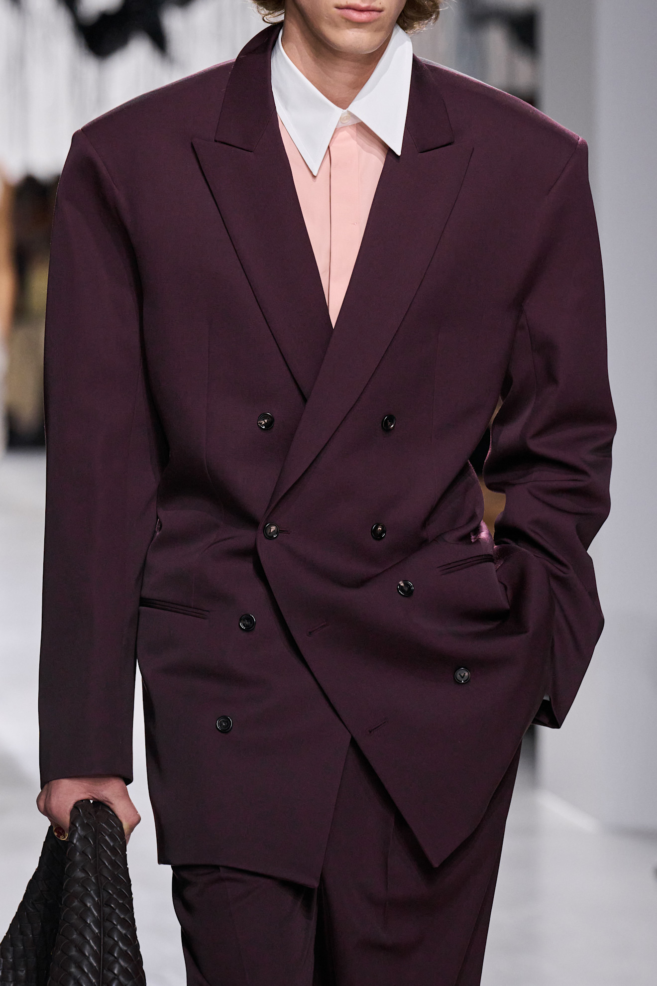 Model at the S/S 26 Bottega Veneta show wearing pink with mauve and burgundy.