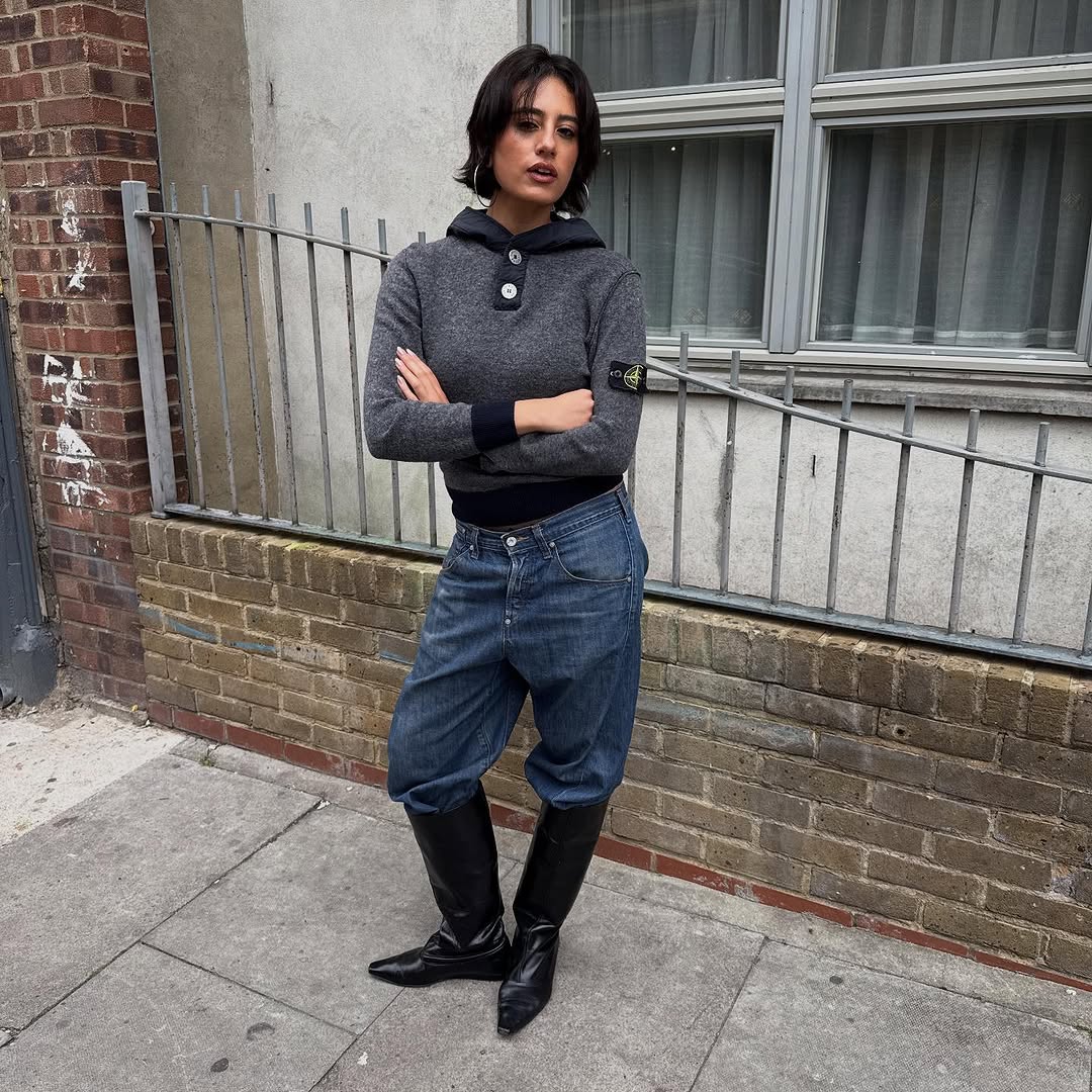 woman wearing best fall denim outfit november 2025