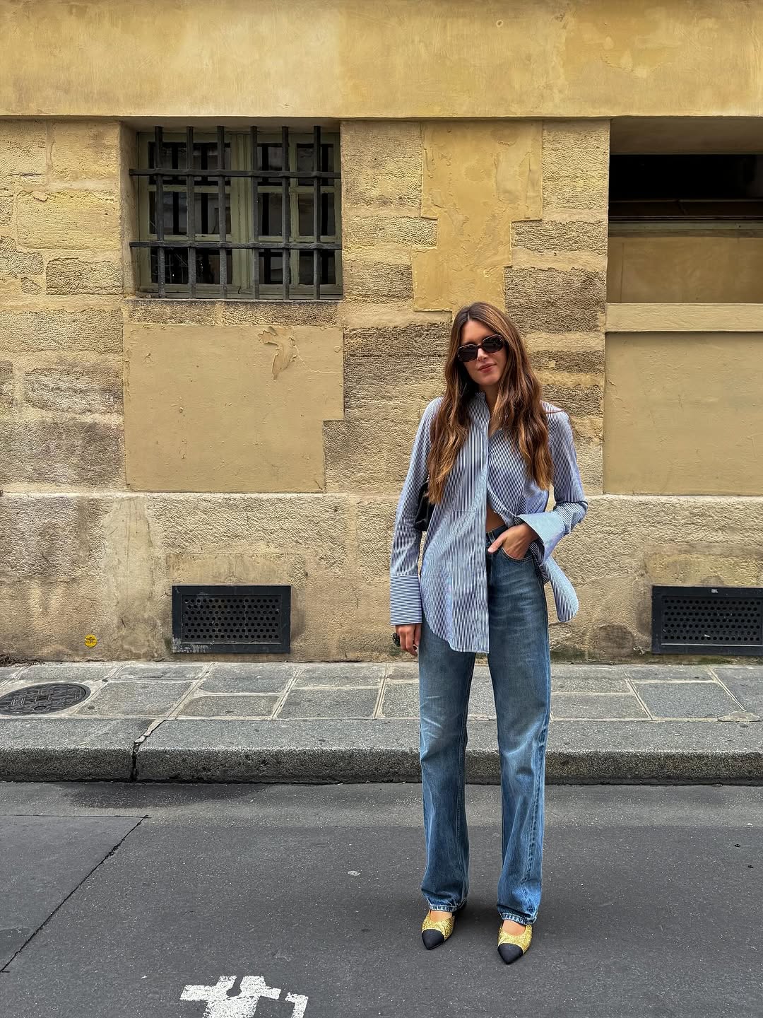 woman wearing best fall denim outfit november 2025