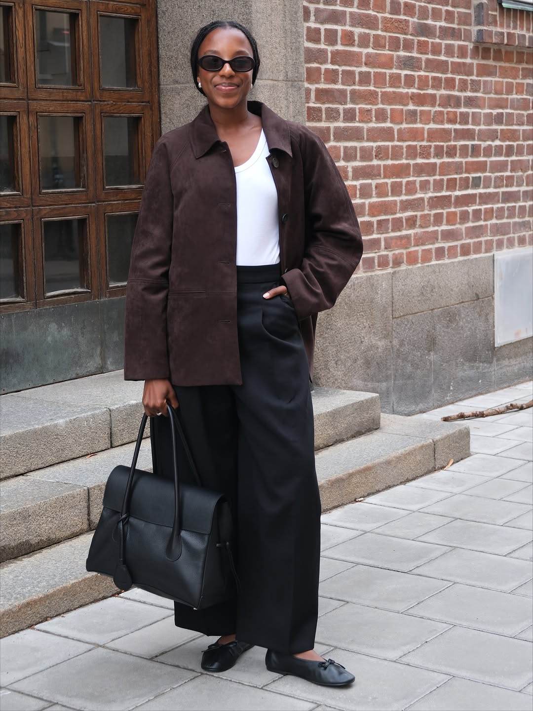 woman wearing fall ballet flats outfit 2025