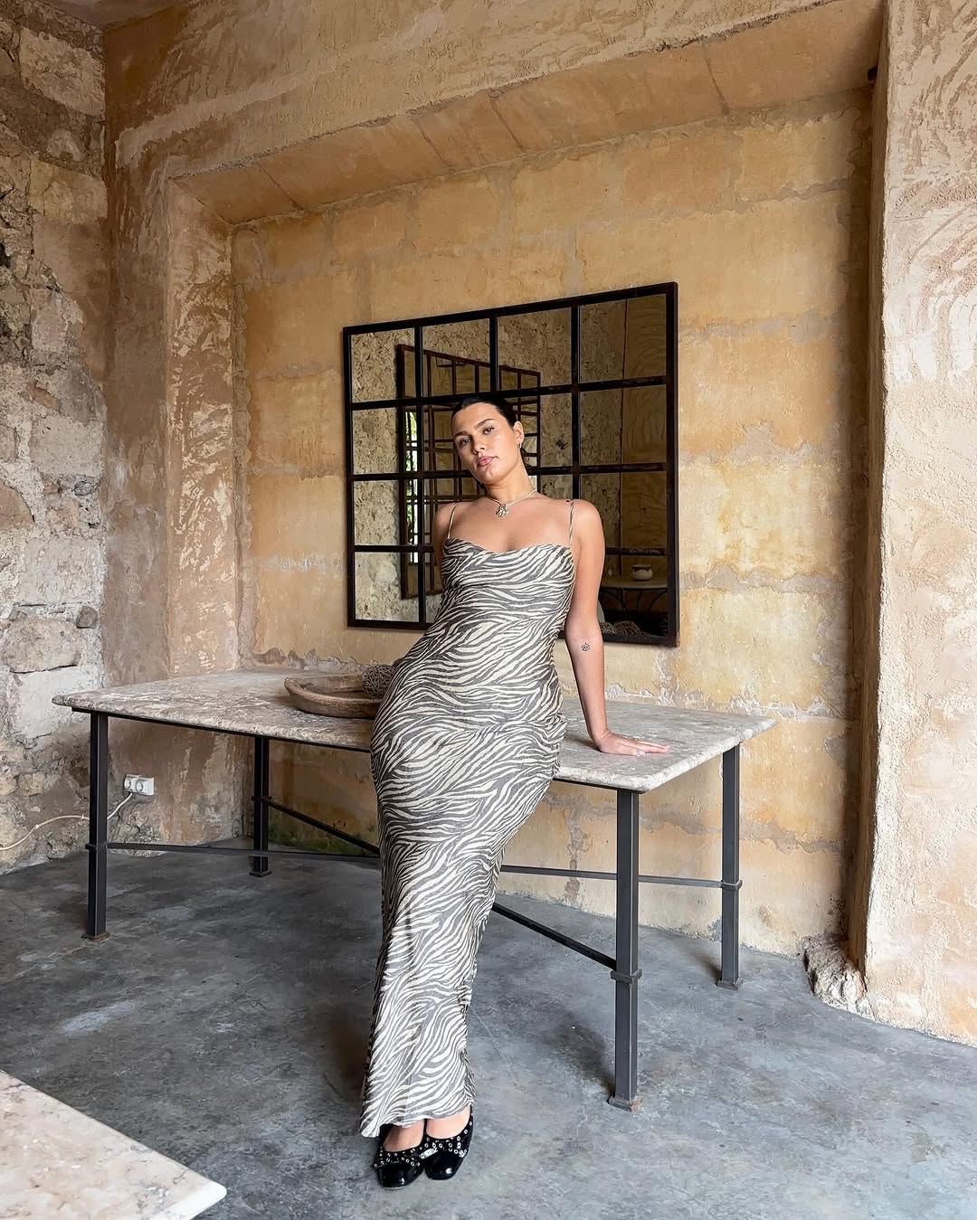 woman wearing fall ballet flats outfit 2025