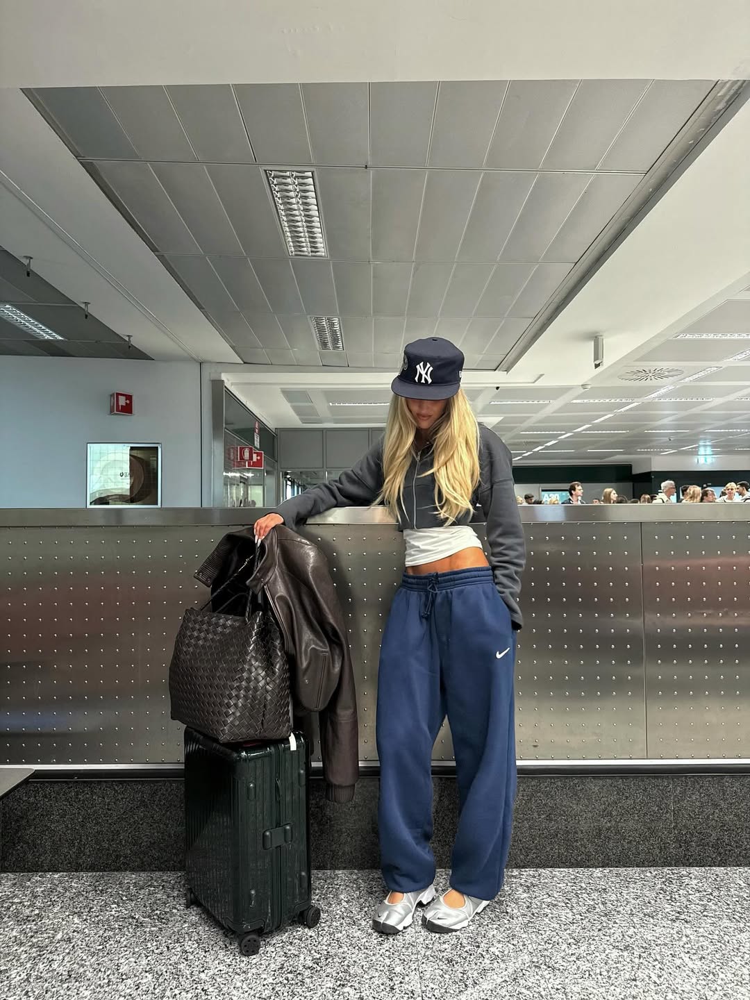 track pants influencer airport outfit