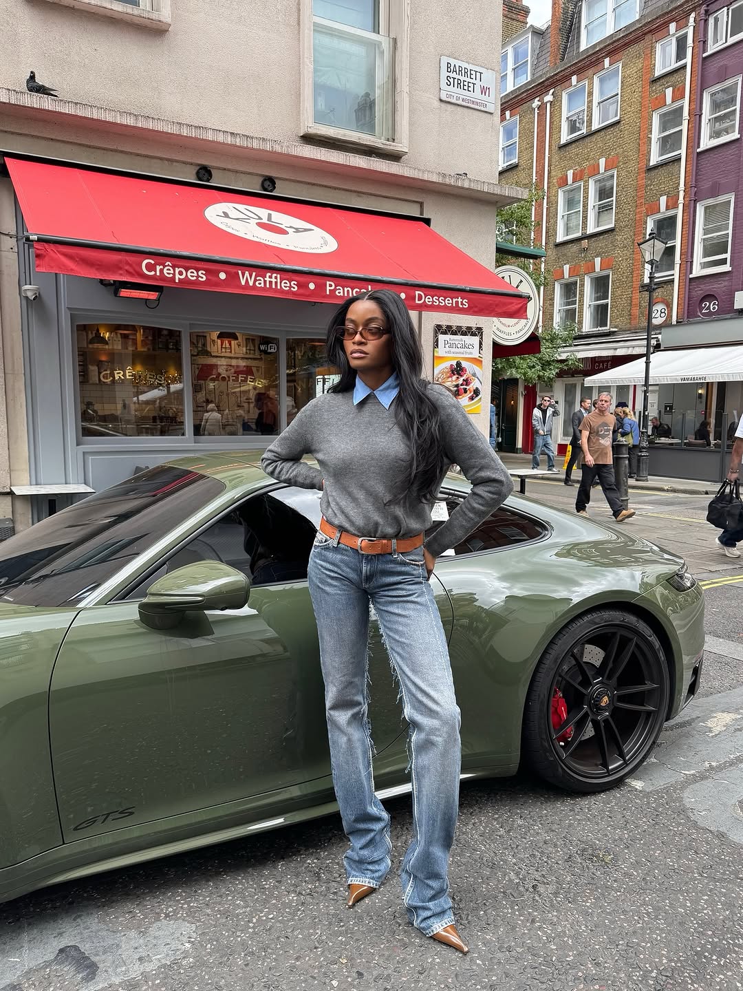 woman wearing cigarette jeans trend 2025