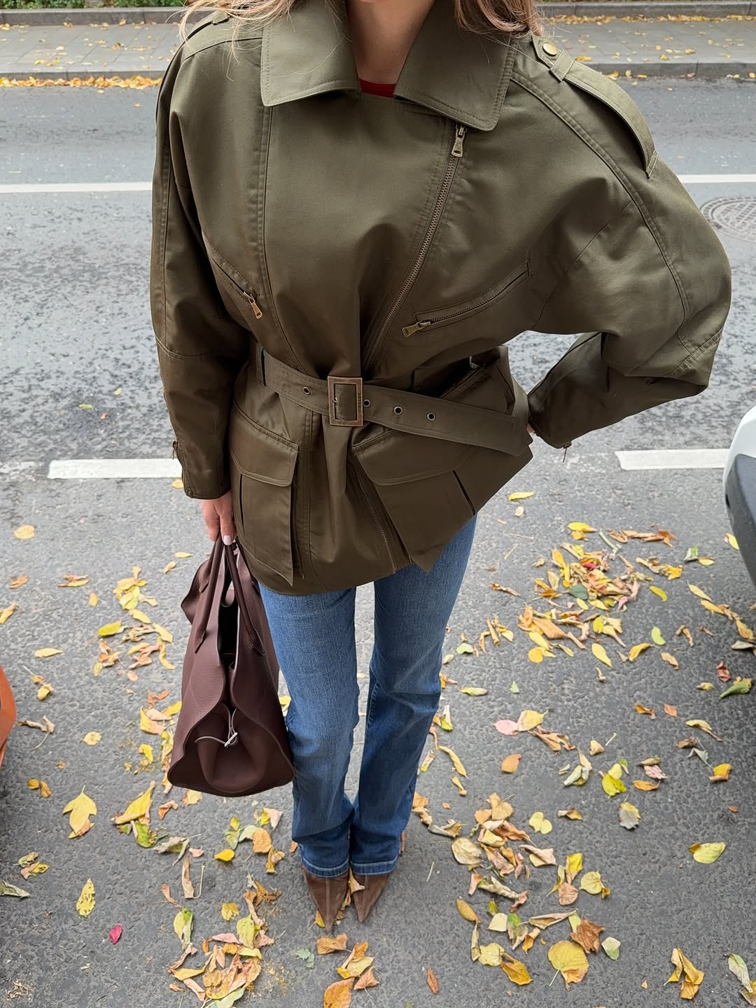 woman wearing cigarette jeans trend 2025