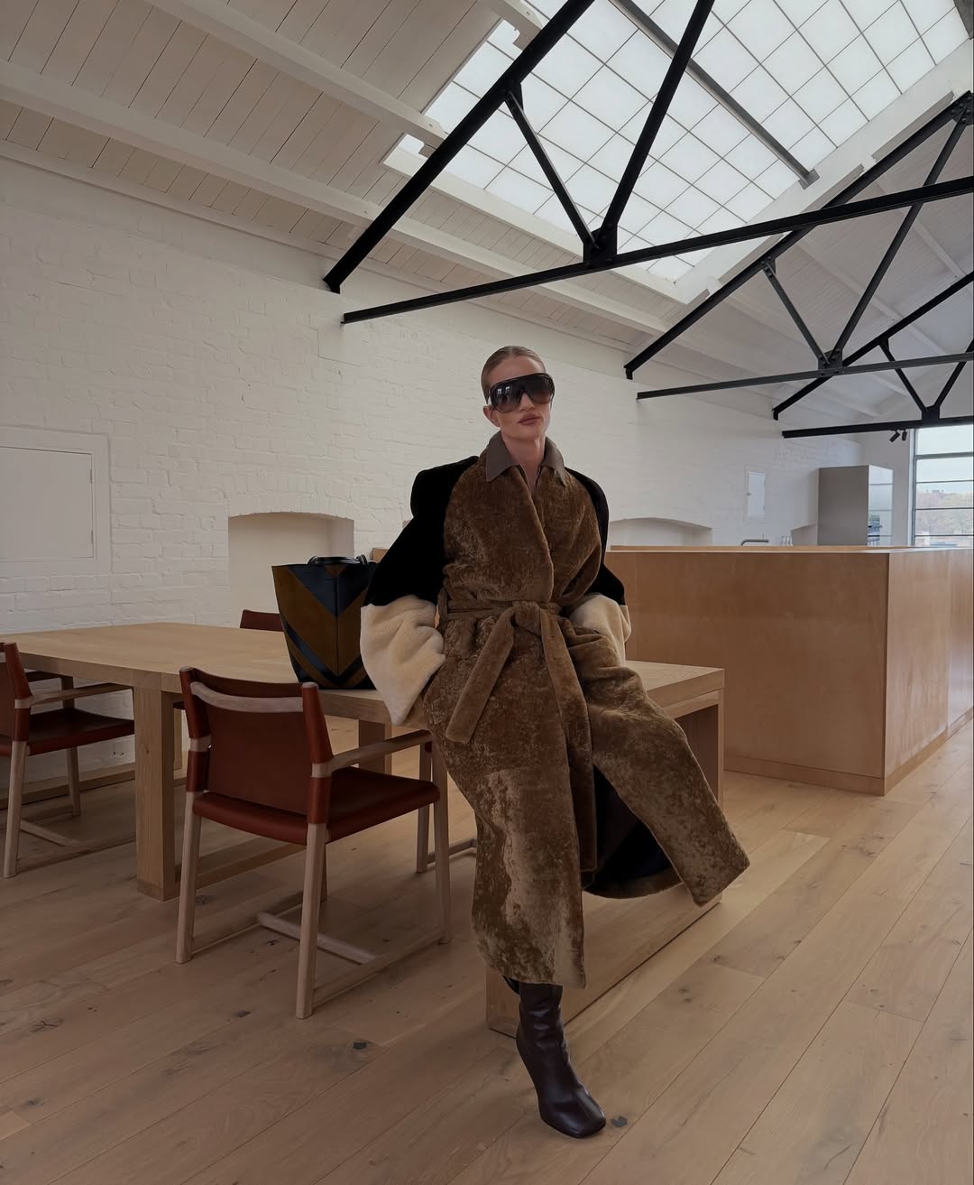 Rosie Huntington-Whiteley wearing aviator sunglasses