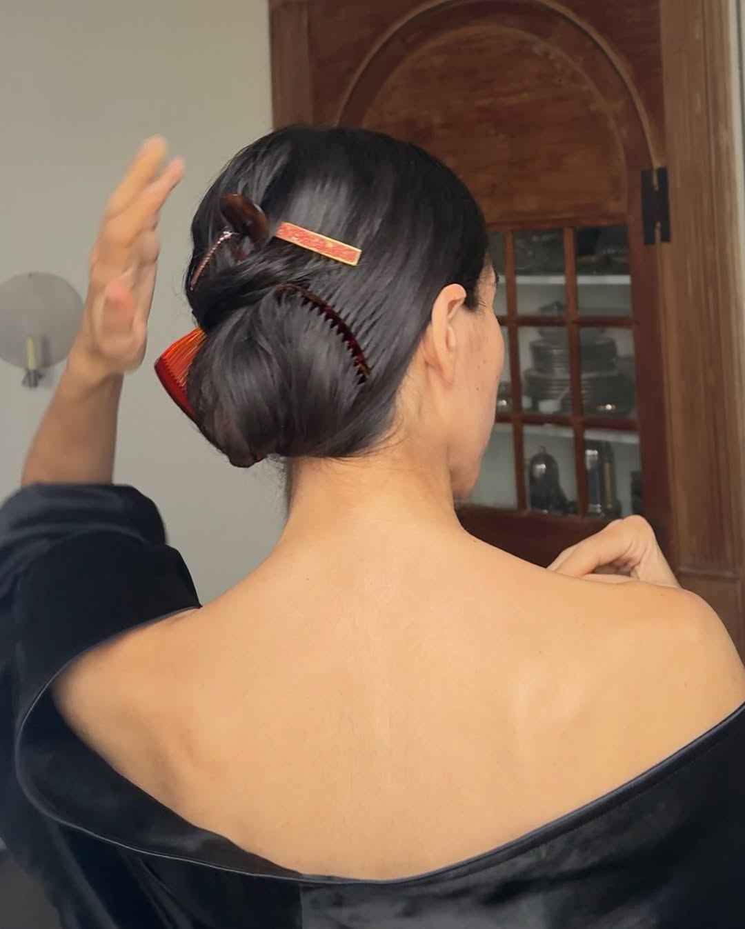 Alexis Badiyi wearing multiple hair pins