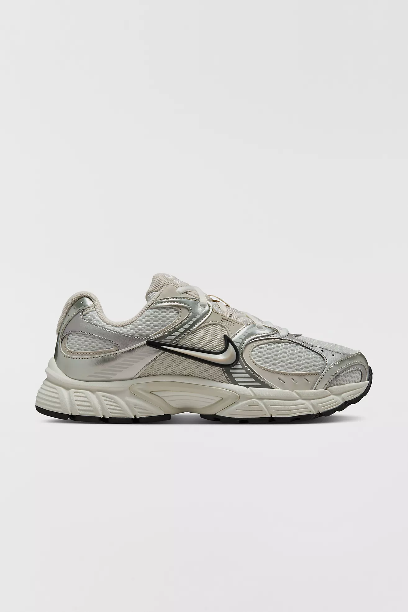 Nike Women's V5 Rnr Sneaker