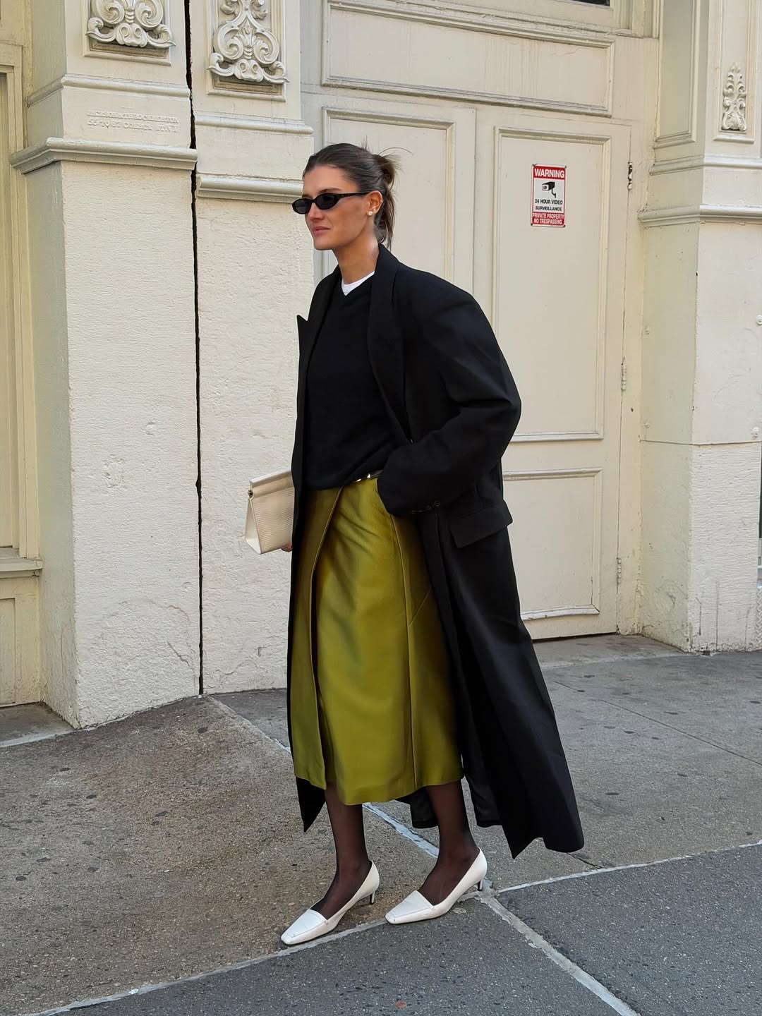 Woman wearing best outfit formula of 2026.