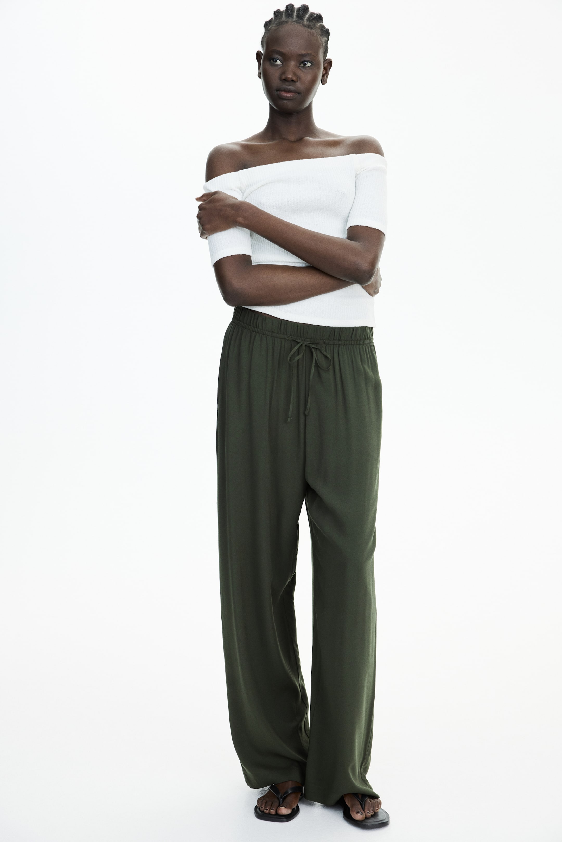 Wide-Cut Pull-On Pants - Black