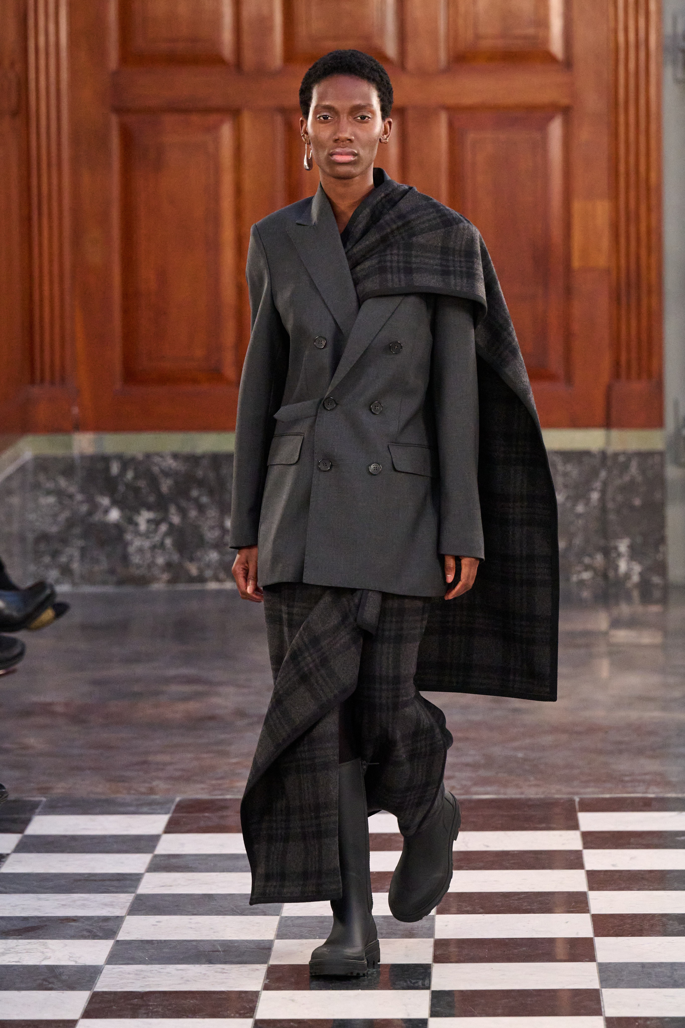 MKDT runway fall 2026