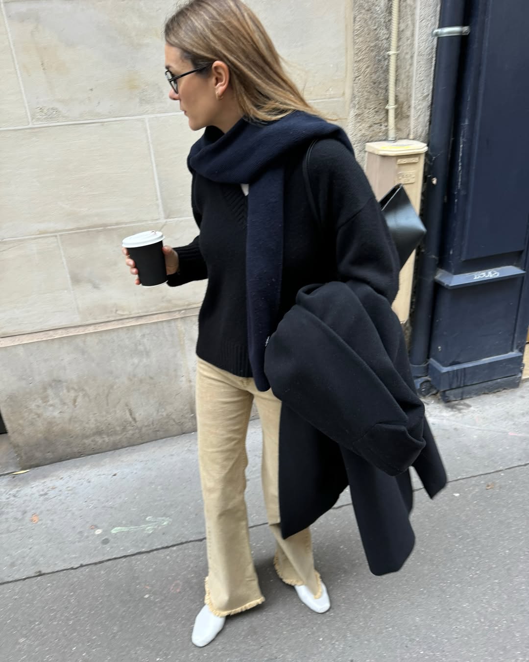 How French women style flats with jeans
